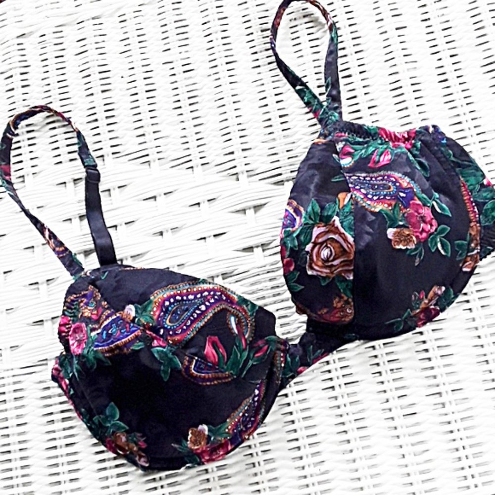 Victoria Secret Underwire PushUp Bra! EUC - Picture 6 of 8